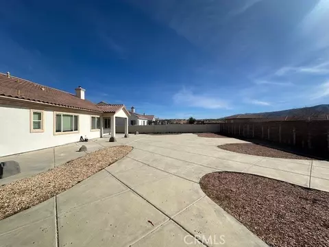Exterior - 19721 Chicory Ct, Apple Valley, CA 92308 photo 10 of 11