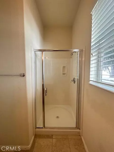Bath - 19721 Chicory Ct, Apple Valley, CA 92308 photo 6 of 6
