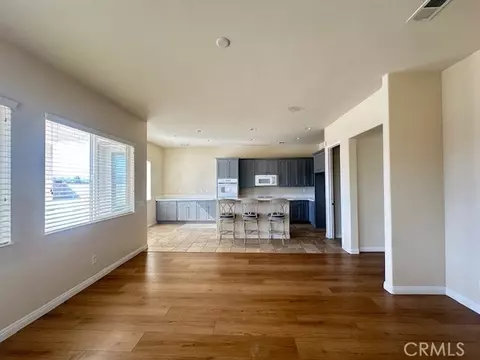 Living - 19721 Chicory Ct, Apple Valley, CA 92308 photo 8 of 9