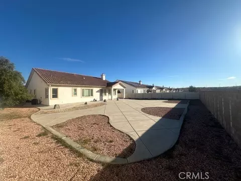 Exterior - 19721 Chicory Ct, Apple Valley, CA 92308 photo 6 of 11