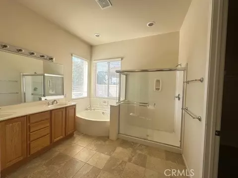 Bath - 19721 Chicory Ct, Apple Valley, CA 92308 photo 1 of 6
