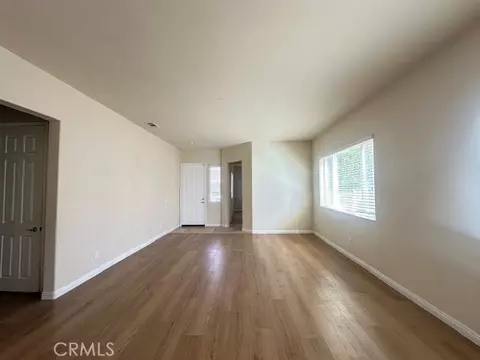 Living - 19721 Chicory Ct, Apple Valley, CA 92308 photo 2 of 9