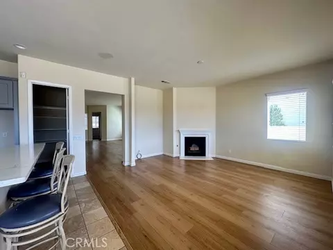 Living - 19721 Chicory Ct, Apple Valley, CA 92308 photo 7 of 9