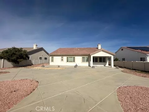 Exterior - 19721 Chicory Ct, Apple Valley, CA 92308 photo 7 of 11