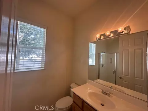 Bath - 19721 Chicory Ct, Apple Valley, CA 92308 photo 5 of 6