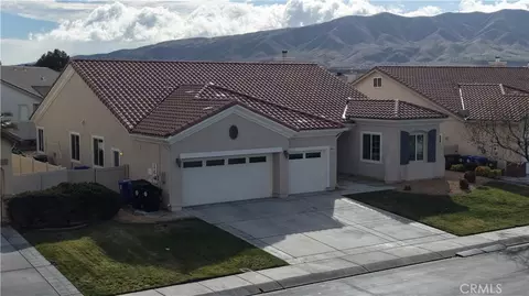 10265 Cotoneaster St, Apple Valley, CA 92308