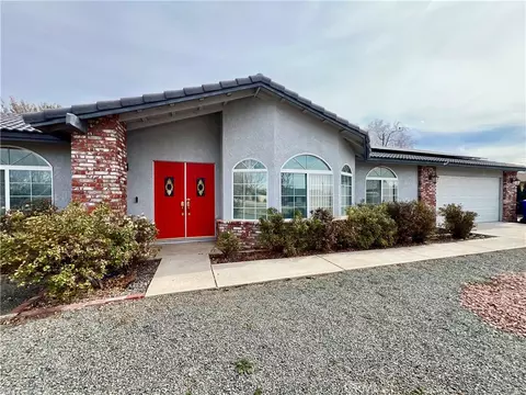 14355 Bochee Rd, Apple Valley, CA 92307