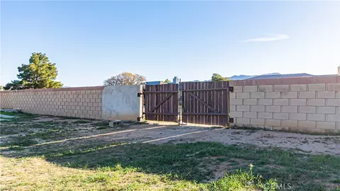 Exterior - 22993 Eyota, Apple Valley, CA 92308 photo 6 of 10