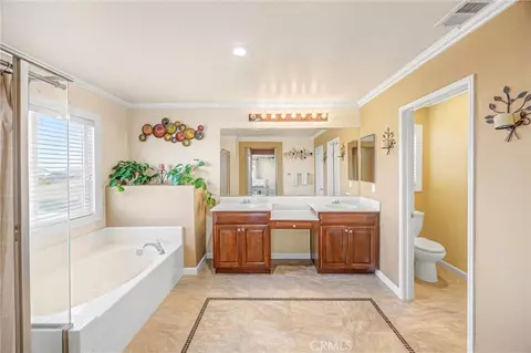 Bath - 14068 Gold St, Hesperia, CA 92344 photo 3 of 4