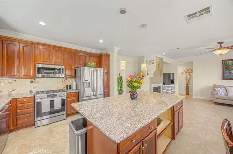Kitchen - 14068 Gold St, Hesperia, CA 92344 photo 2 of 3