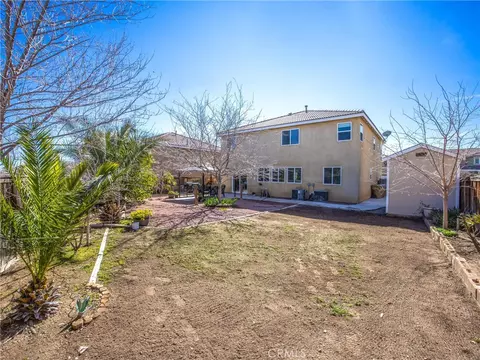 Exterior - 14068 Gold St, Hesperia, CA 92344 photo 8 of 13