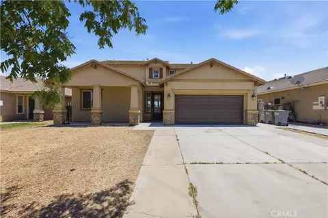 13855 Jackson St, Oak Hills, CA 92344