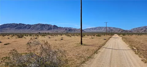 800 Circle C Rd, Lucerne Valley, CA 92356