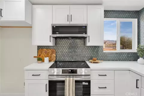 Kitchen - 14344 Central Rd, Apple Valley, CA 92307 photo 4 of 7