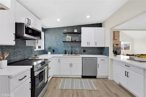 Kitchen - 14344 Central Rd, Apple Valley, CA 92307 photo 6 of 7