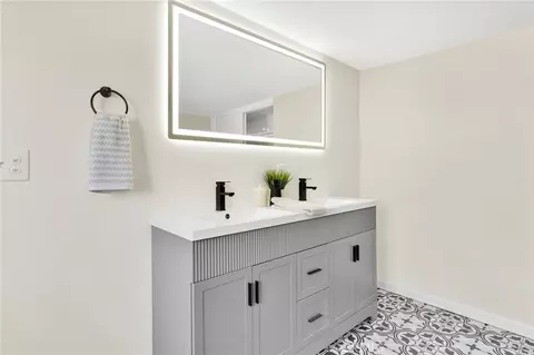 Bath - 14344 Central Rd, Apple Valley, CA 92307 photo 7 of 7