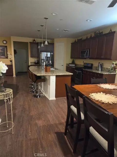 Kitchen - 18924 Vinca, Apple Valley, CA 92308 photo 1 of 1