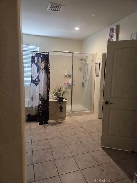 Bath - 18924 Vinca, Apple Valley, CA 92308 photo 1 of 1