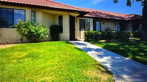 19269 Elm Dr, Apple Valley, CA 92308