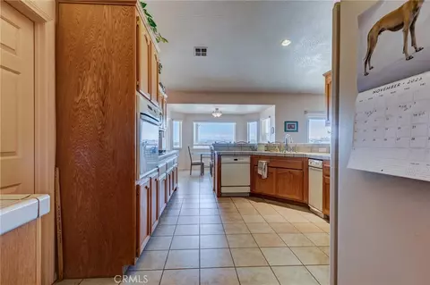Kitchen - 8605 Cantel Ct, Oak Hills, CA 92344 photo 2 of 4