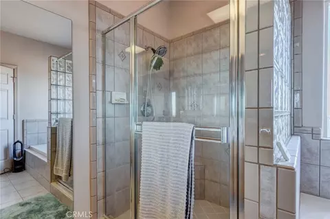 Bath - 8605 Cantel Ct, Oak Hills, CA 92344 photo 5 of 7