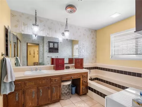 Bath - 13916 Burning Tree Dr, Victorville, CA 92395 photo 2 of 5
