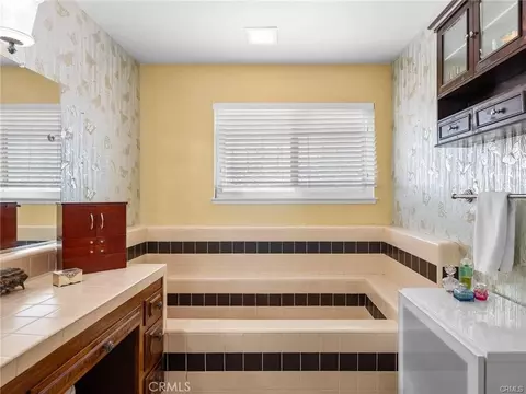 Bath - 13916 Burning Tree Dr, Victorville, CA 92395 photo 3 of 5