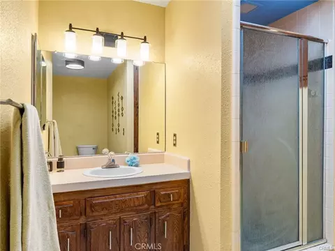 Bath - 13916 Burning Tree Dr, Victorville, CA 92395 photo 5 of 5