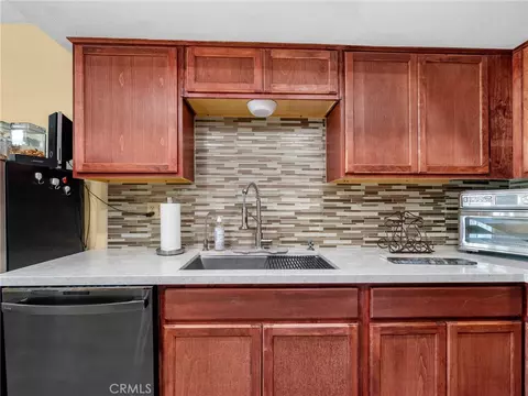 Kitchen - 19103 Frances, Apple Valley, CA 92308 photo 3 of 4