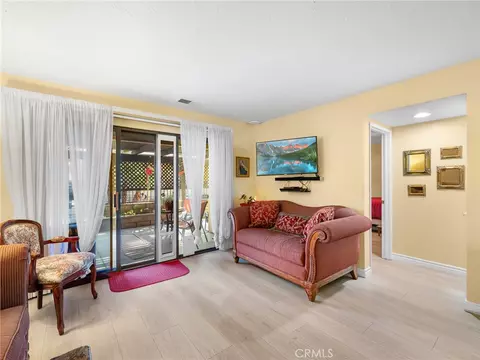 Living - 19103 Frances, Apple Valley, CA 92308 photo 2 of 3