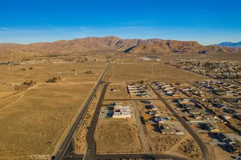 706 Outer Hwy 18 S, Apple Valley, CA 92307