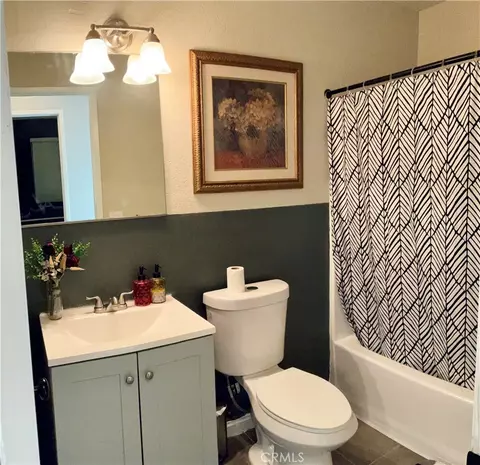 Bath - 16661 Central, Apple Valley, CA 92307 photo 1 of 2
