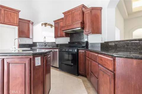 Kitchen - 16233 Ridge View Dr, Apple Valley, CA 92307 photo 4 of 4