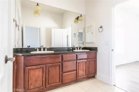 Bath - 16233 Ridge View Dr, Apple Valley, CA 92307 photo 7 of 15