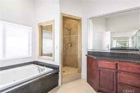 Bath - 16233 Ridge View Dr, Apple Valley, CA 92307 photo 12 of 15