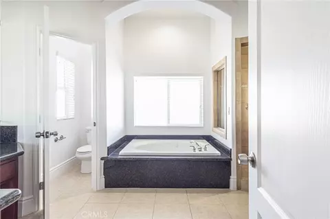 Bath - 16233 Ridge View Dr, Apple Valley, CA 92307 photo 11 of 15