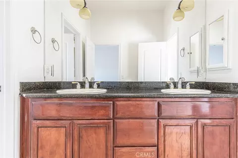 Bath - 16233 Ridge View Dr, Apple Valley, CA 92307 photo 6 of 15