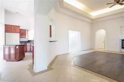 Living - 16233 Ridge View Dr, Apple Valley, CA 92307 photo 4 of 21