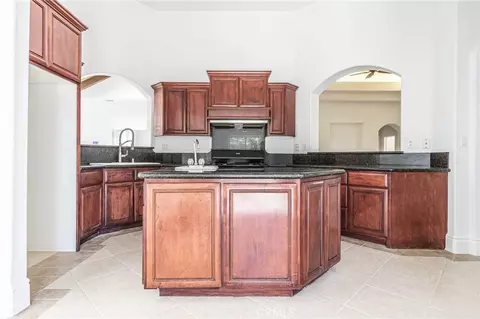 Kitchen - 16233 Ridge View Dr, Apple Valley, CA 92307 photo 2 of 4