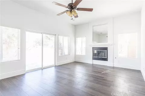 Living - 16233 Ridge View Dr, Apple Valley, CA 92307 photo 16 of 21