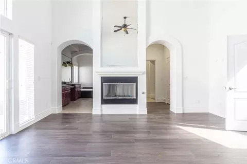 Living - 16233 Ridge View Dr, Apple Valley, CA 92307 photo 12 of 21