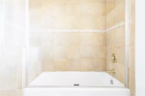 Bath - 16233 Ridge View Dr, Apple Valley, CA 92307 photo 9 of 15