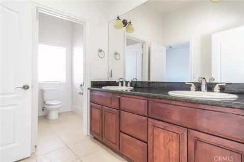 Bath - 16233 Ridge View Dr, Apple Valley, CA 92307 photo 4 of 15