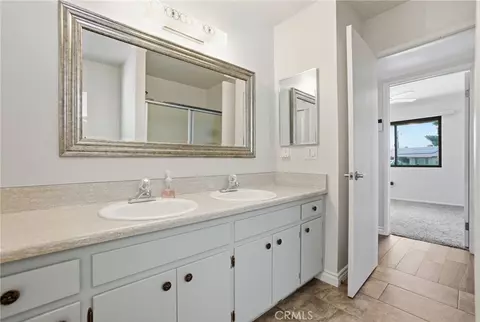 Bath - 15103 Wilson Ct, Apple Valley, CA 92307 photo 2 of 5