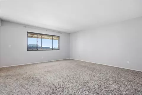 Living - 15103 Wilson Ct, Apple Valley, CA 92307 photo 2 of 5