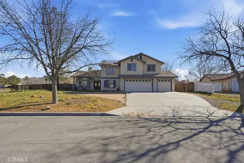 16261 Lake View Ln, Apple Valley, CA 92307