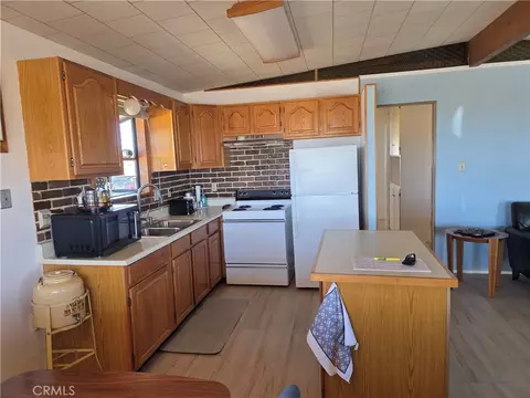 Kitchen - 5566 Oleta, Landers, CA 92285 photo 3 of 3