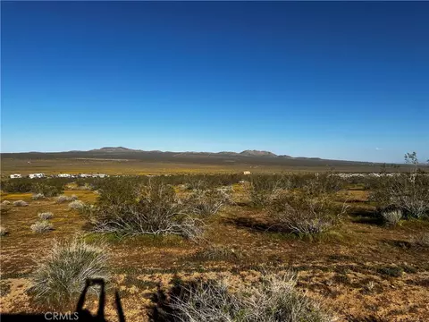 29 Pineridge Rd, Adelanto, CA 92301