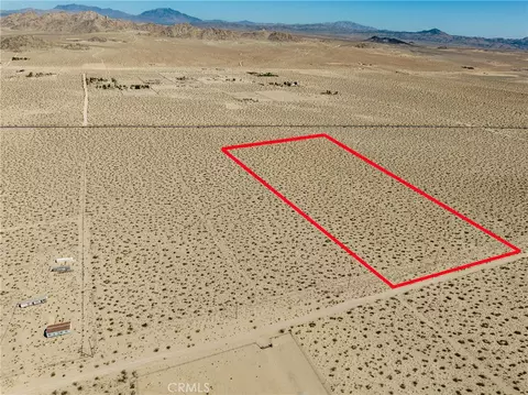 767 Foothill Rd, Lucerne Valley, CA 92356