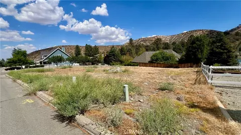 5419 Pacific Crest Dr, Wrightwood, CA 92397 photo 2